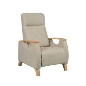 "Fiche technique du Fauteuil de Repos Adagio Crème, référence produit 1822. Fauteuil moderne avec repose-bras en bois pour une sensation douce et naturelle. Mécanisme manuel de relaxation. Revêtement traité antitache, composé d'un mélange de polyester et de polyuréthane pour plus de confort. Recommandé pour personnes de moins de 1.65 m. Poids maximum supporté :100 kg."