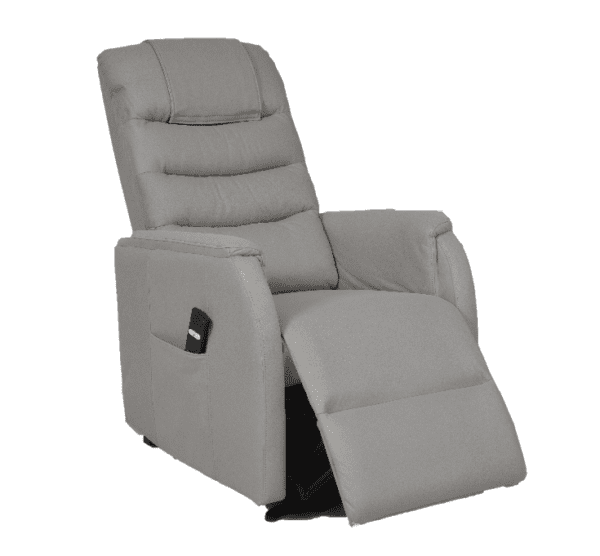 "Fauteuil de repos Frontera Relax en gris clair, référence produit 2310. Fauteuil confortable avec structure en pin et contreplaqué pin. Assise garnie de flocons de mousse polyuréthane et dossier garni de fibres polyester Dacron. Revêtu de 100% polyuréthane, avec des bandes en microfibre 100% polyester. Doté d'un mécanisme relax manuel."